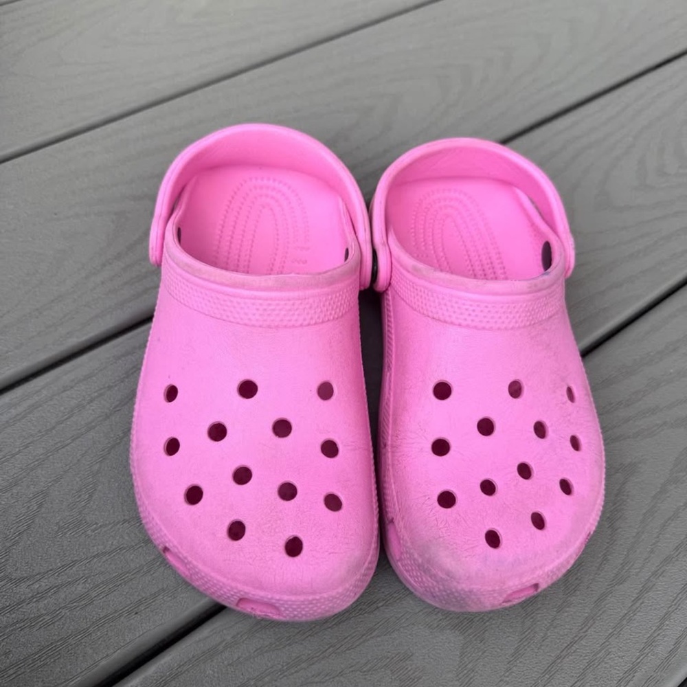 size 4 kids crocs pink